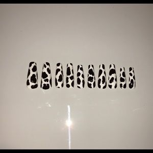 Cow press on nails